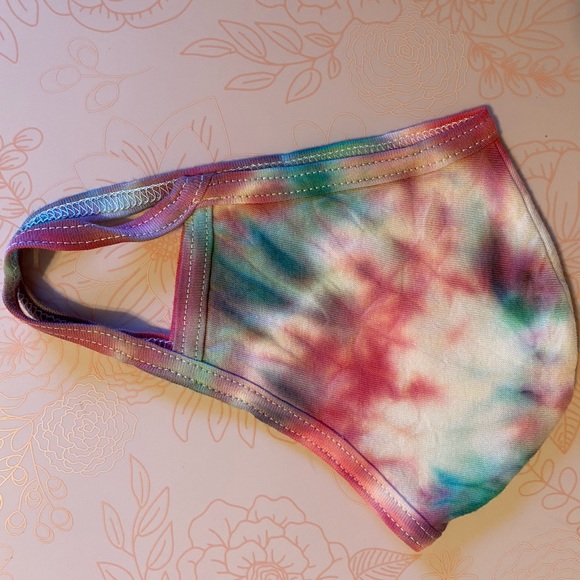 Christmas color themed reusable face masks - Picture 5 of 6